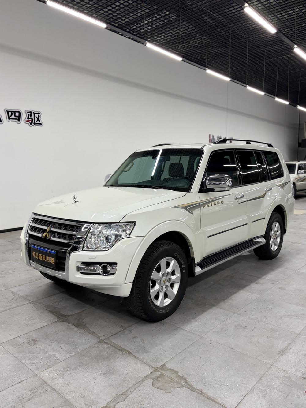 Mitsubishi Pajero (Import)