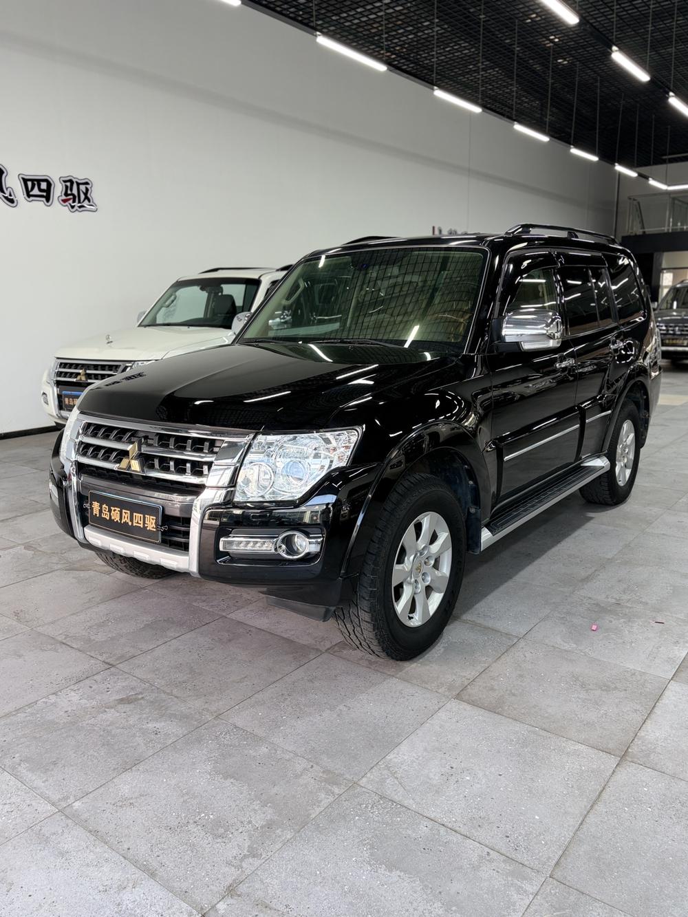 Mitsubishi Pajero (Import)