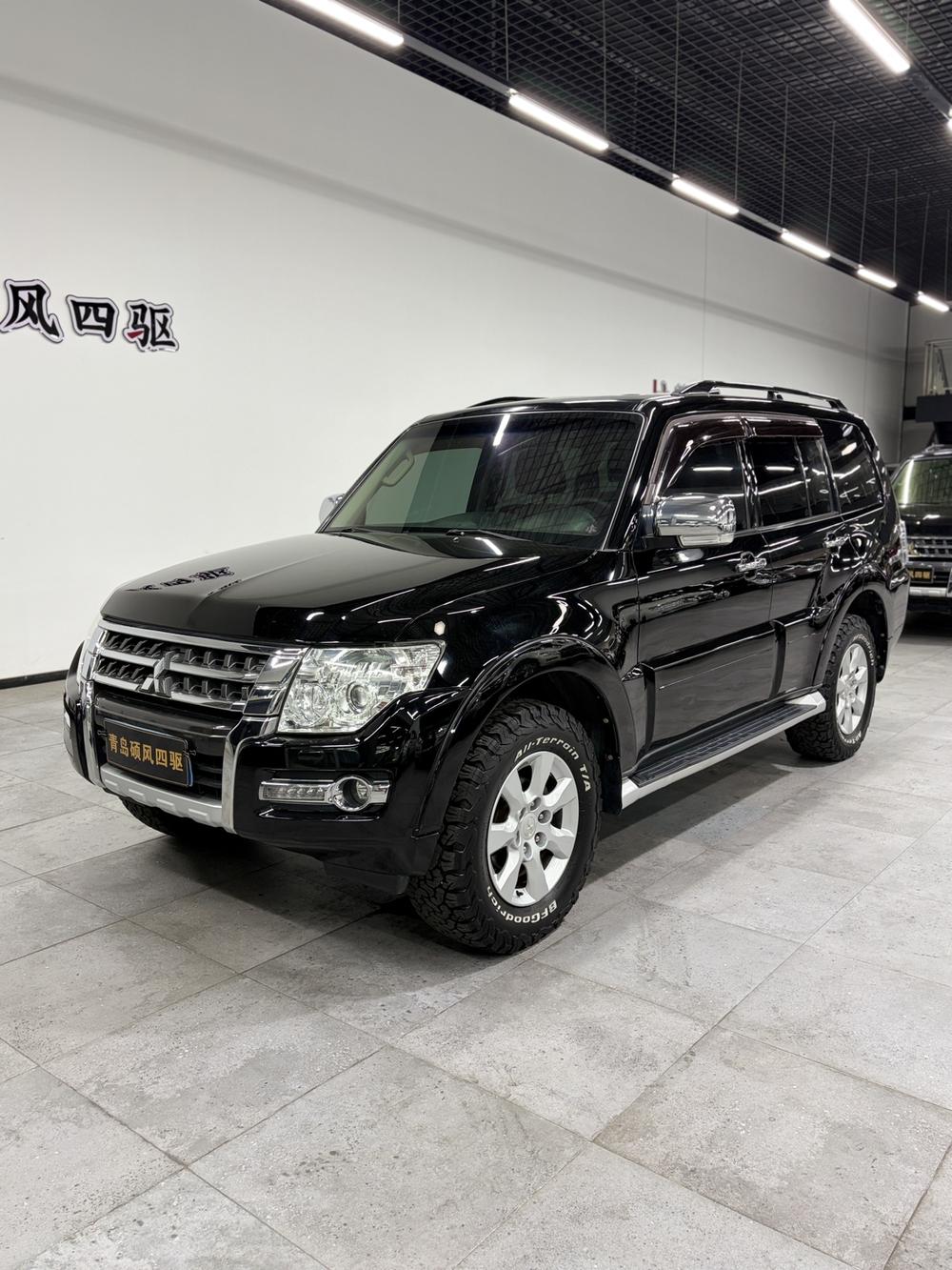 Mitsubishi Pajero (Import)