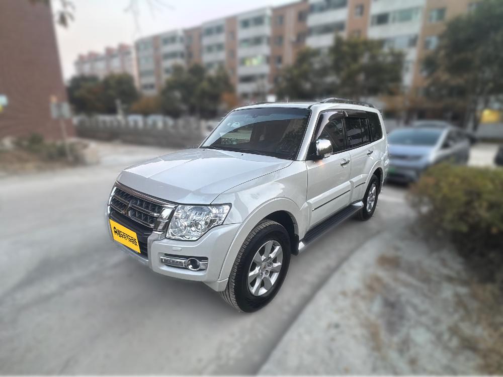 Mitsubishi Pajero (Import)