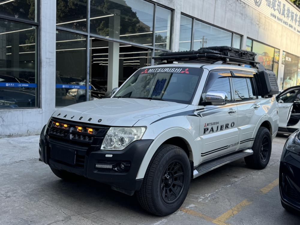 Mitsubishi Pajero (Import)