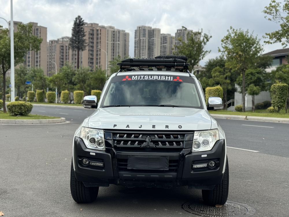 Mitsubishi Pajero (Import)