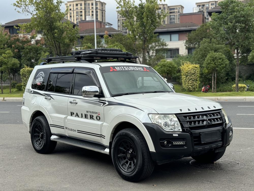 Mitsubishi Pajero (Import)