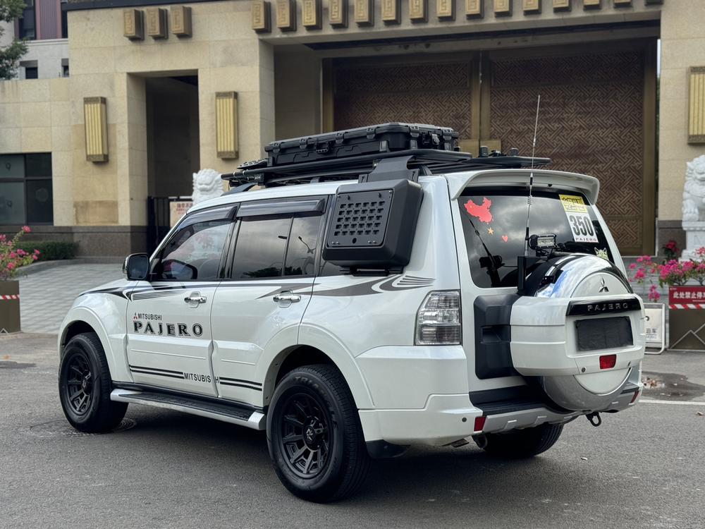 Mitsubishi Pajero (Import)
