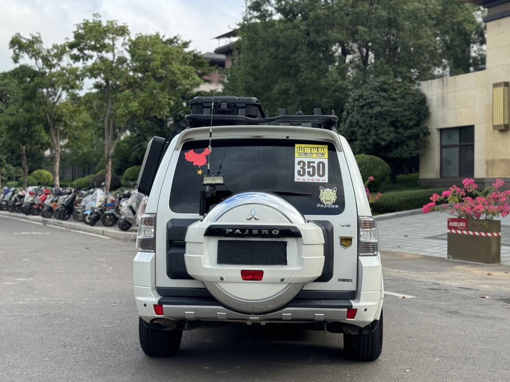 Mitsubishi Pajero (Import)