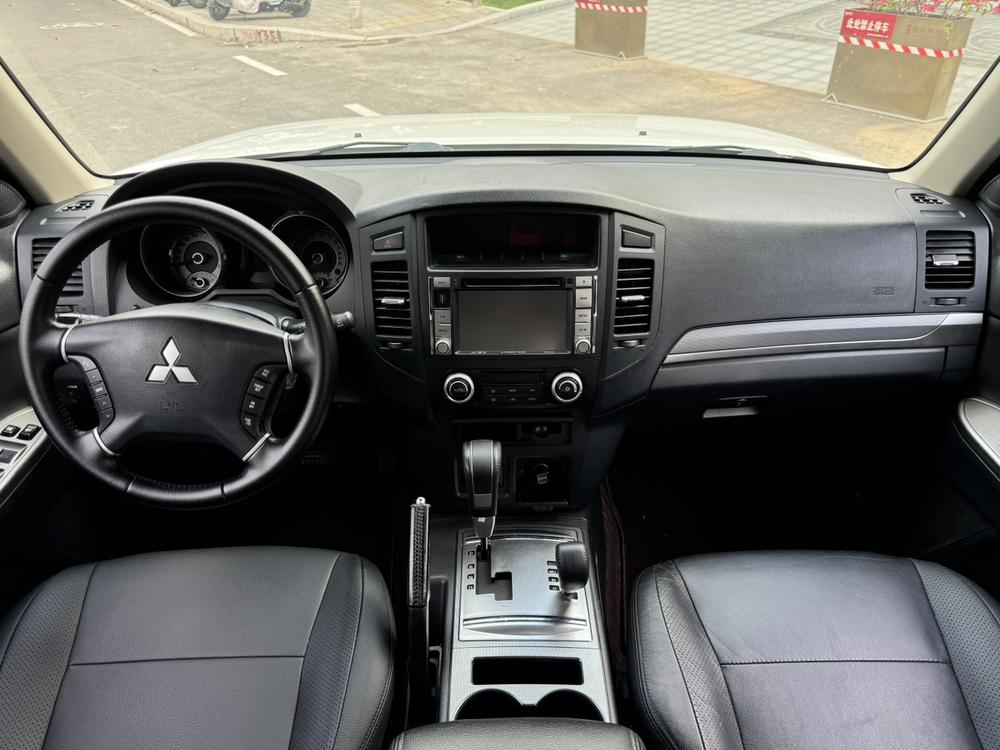 Mitsubishi Pajero (Import)