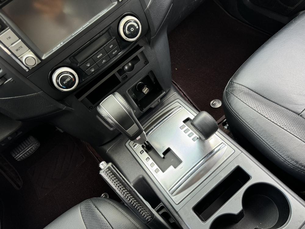 Mitsubishi Pajero (Import)