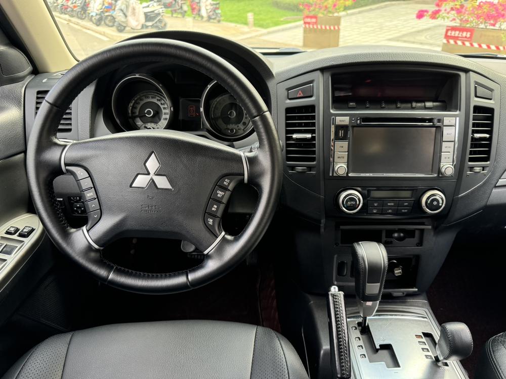 Mitsubishi Pajero (Import)