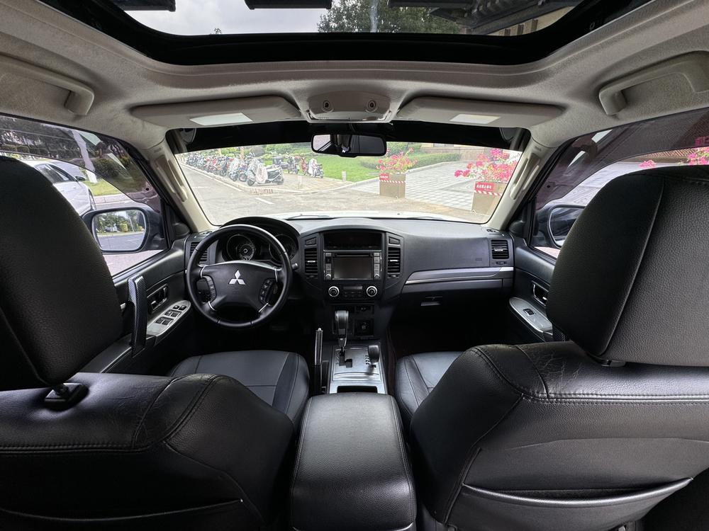 Mitsubishi Pajero (Import)