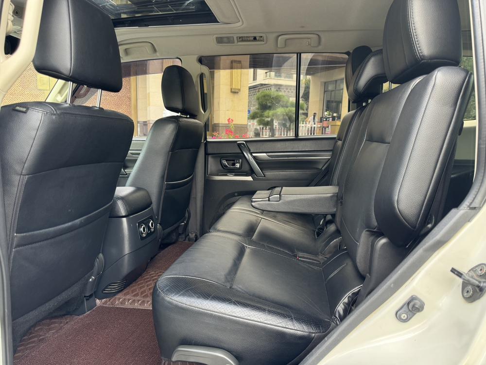 Mitsubishi Pajero (Import)