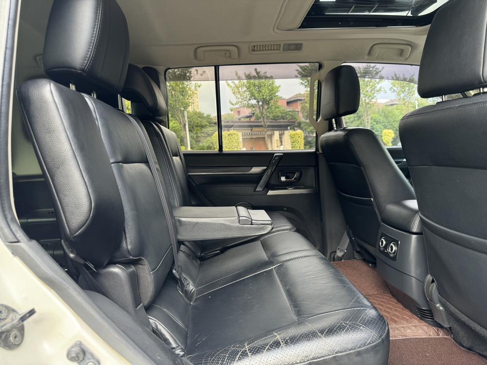Mitsubishi Pajero (Import)