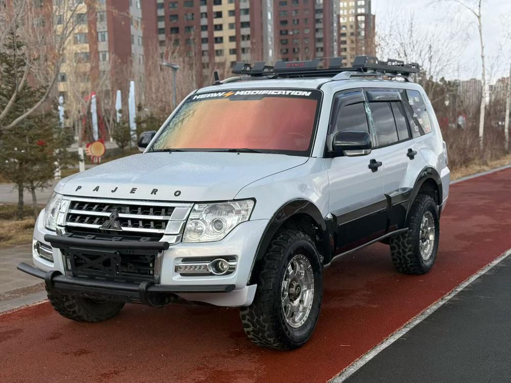 Mitsubishi Pajero (Import)