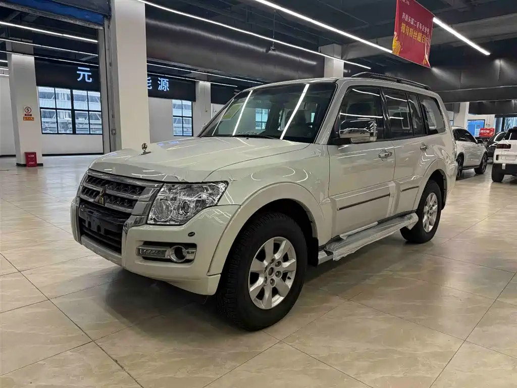 Mitsubishi Pajero (Import)