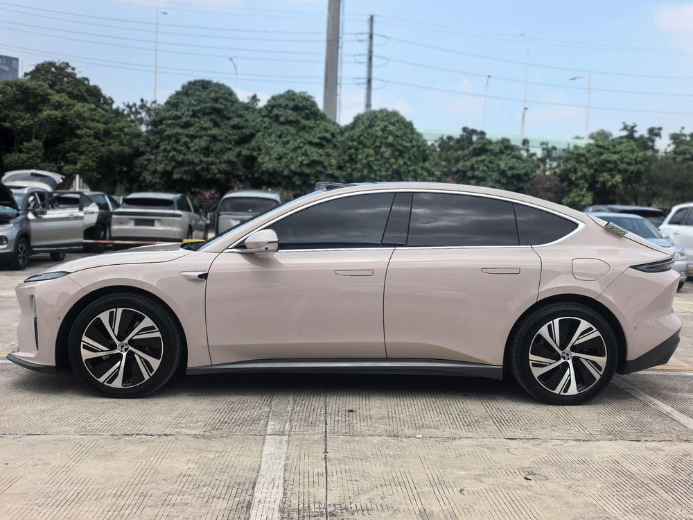 NIO NIO ET5