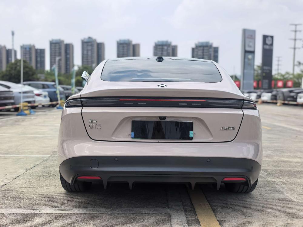 NIO NIO ET5