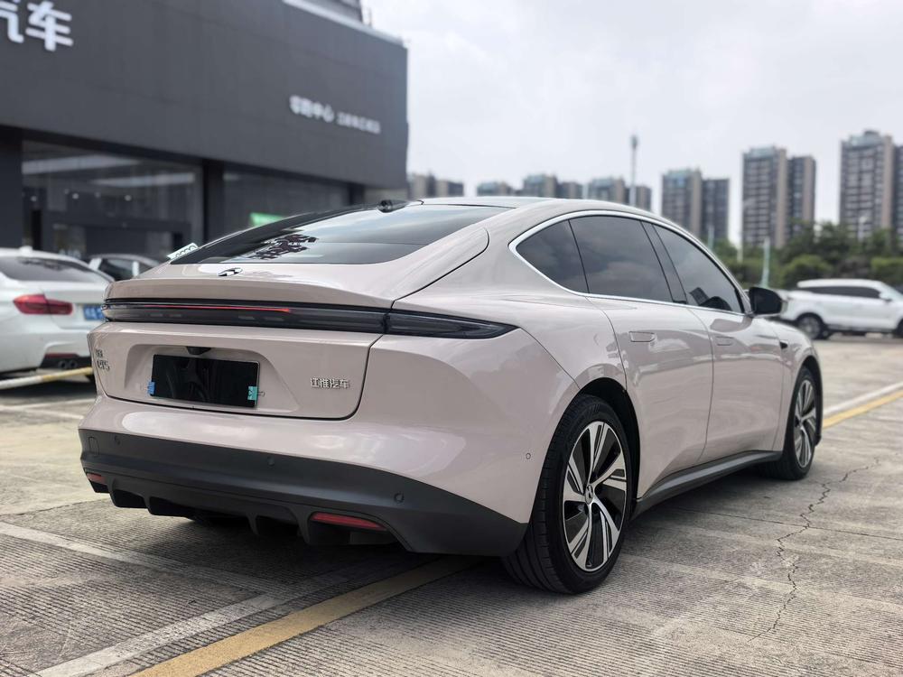 NIO NIO ET5