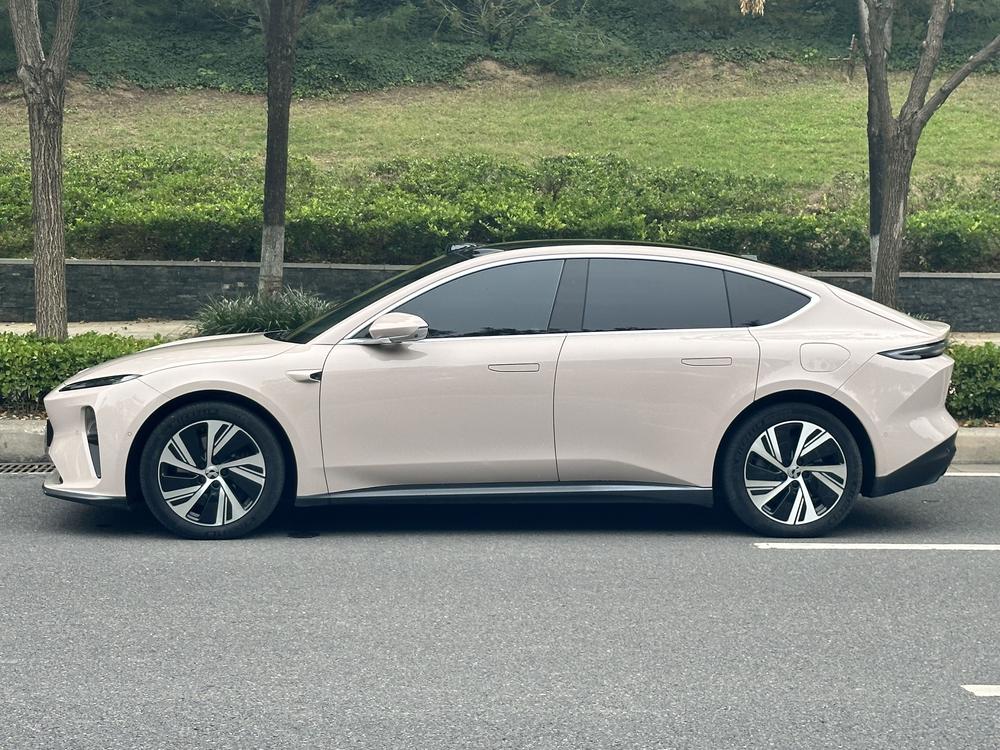 NIO NIO ET5