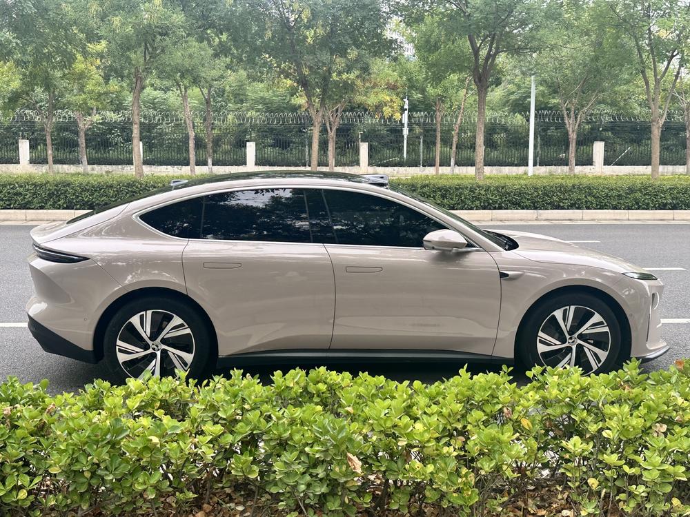 NIO NIO ET5