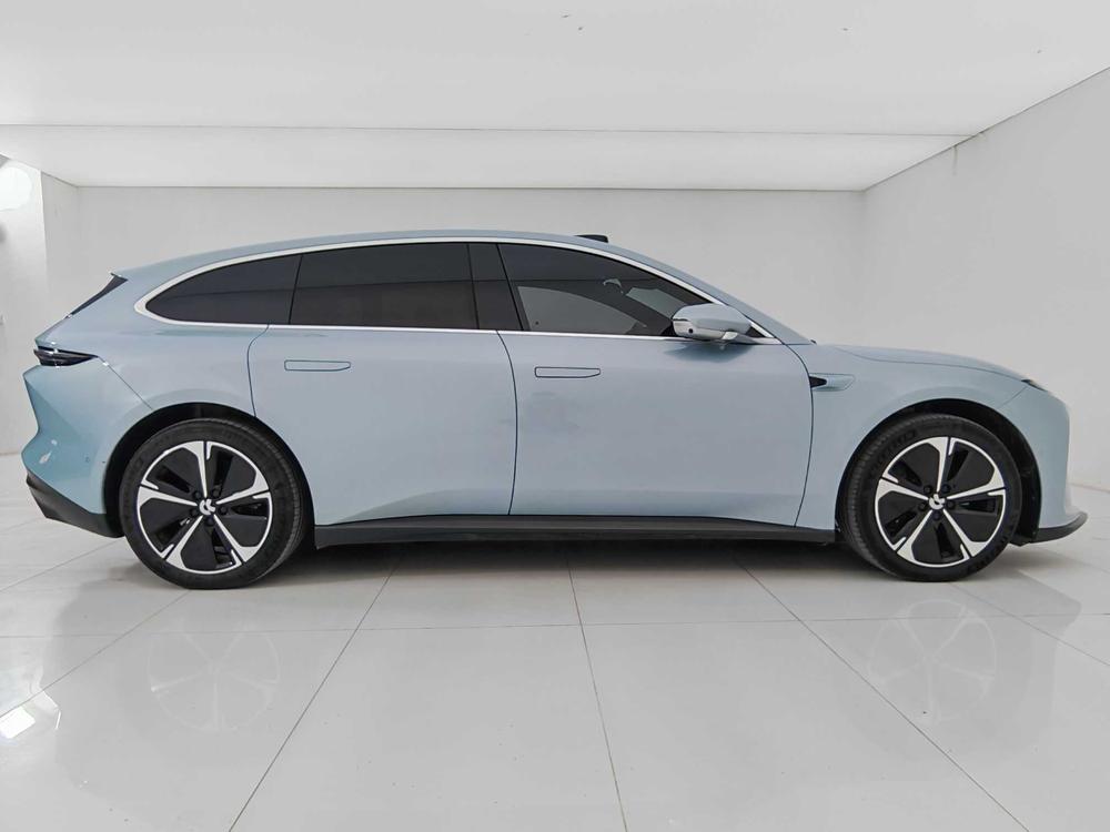 NIO NIO ET5T