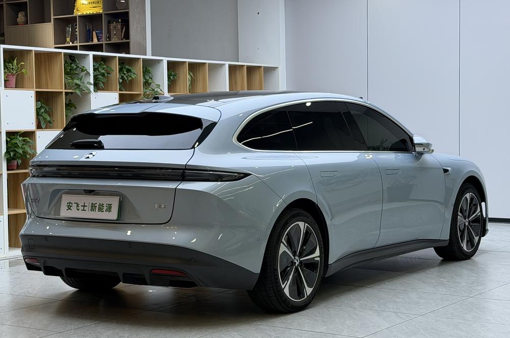 NIO NIO ET5T