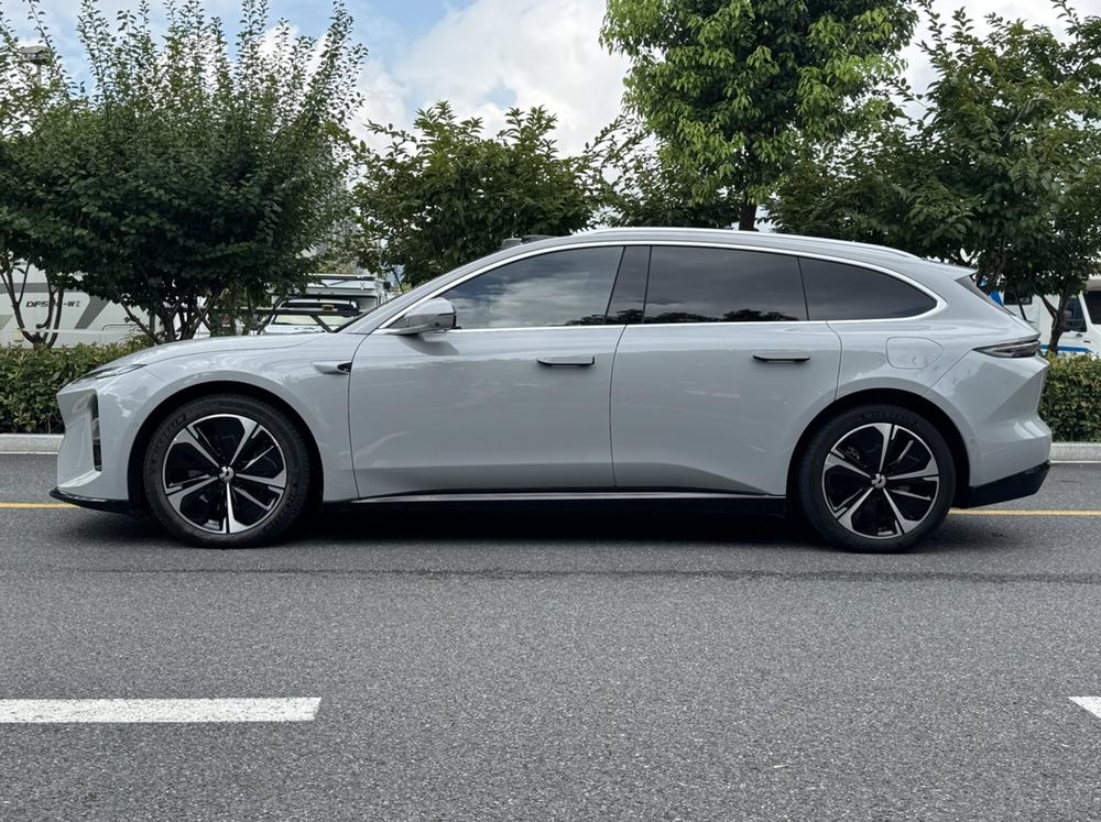 NIO NIO ET5T