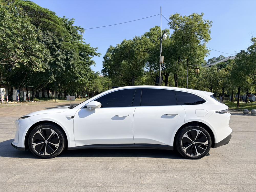 NIO NIO ET5T