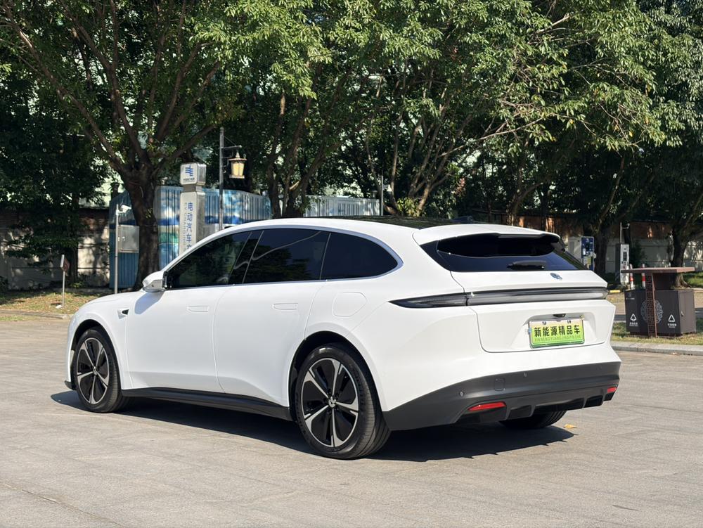 NIO NIO ET5T