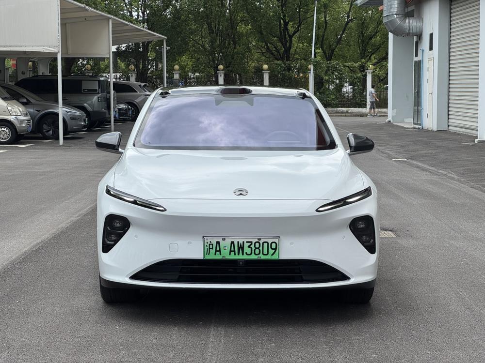 NIO NIO ET7