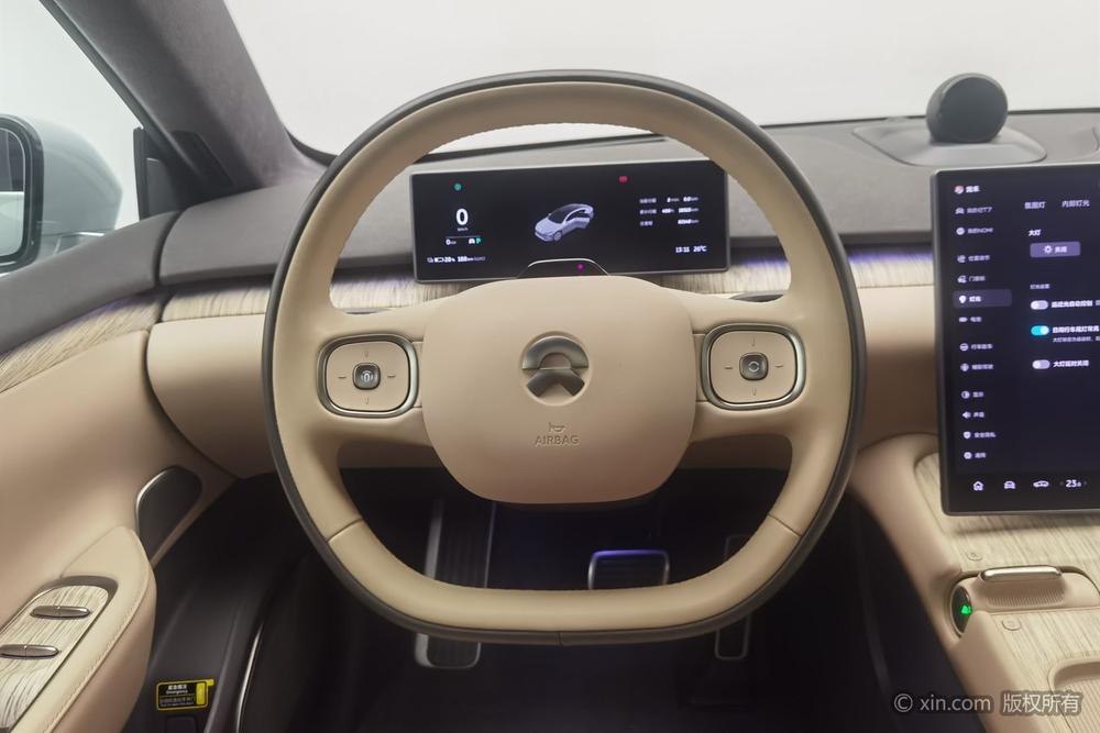 NIO NIO ET7