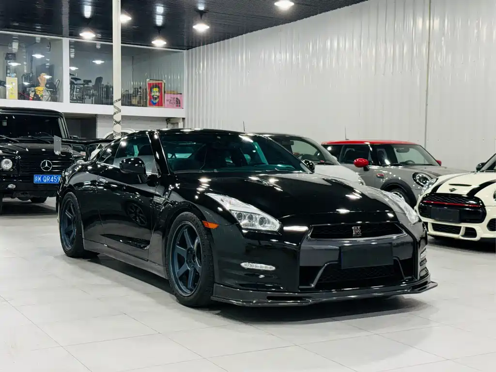 Nissan GT-R