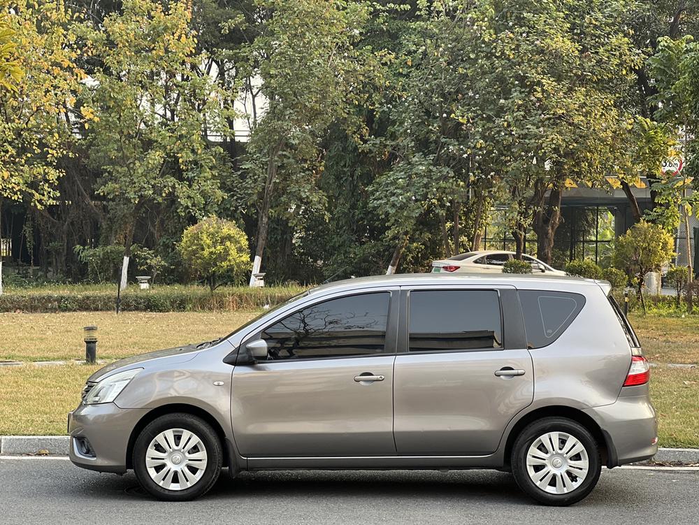 Nissan Livina