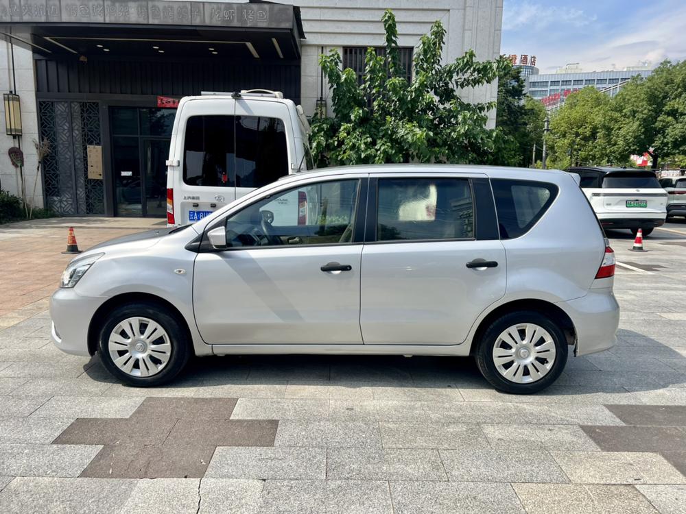Nissan Livina