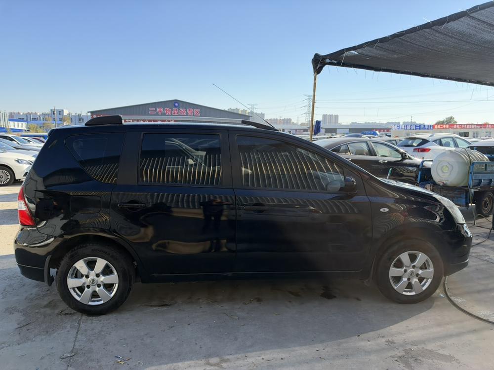 Nissan Livina
