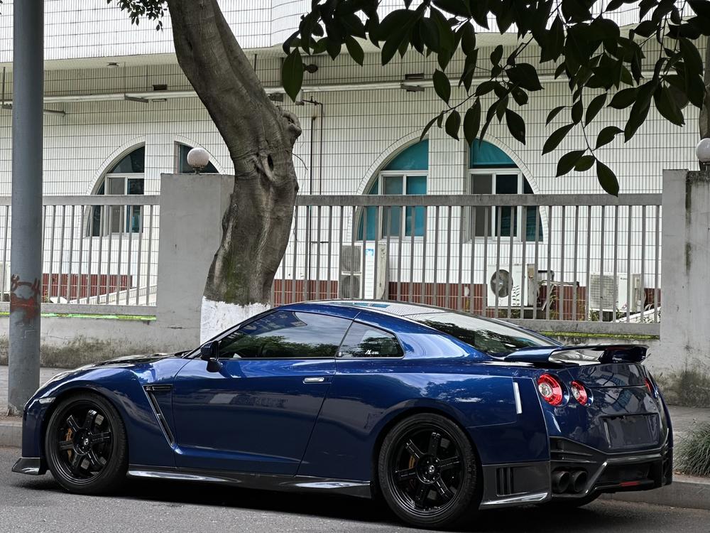 Nissan Nissan GT-R