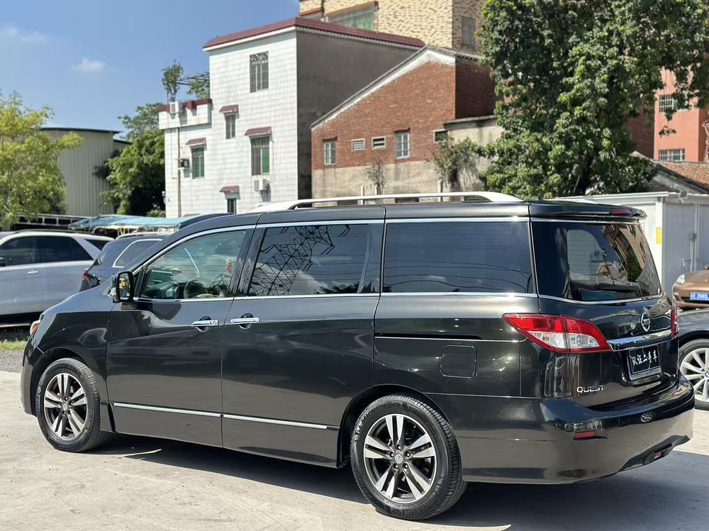 Nissan Quest