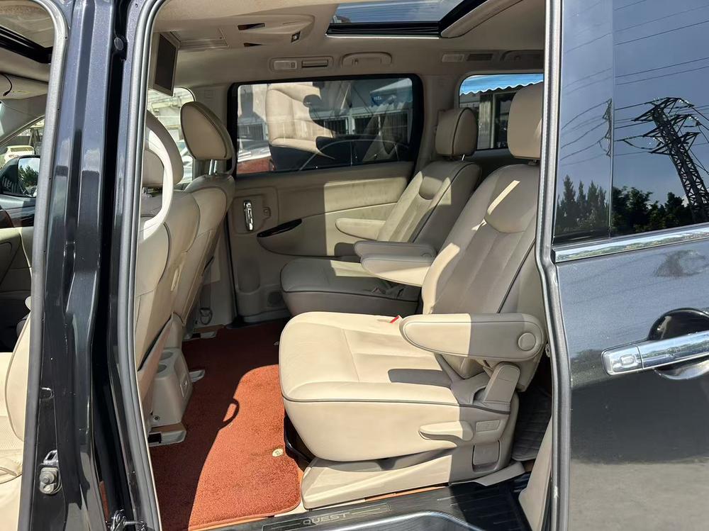 Nissan Quest