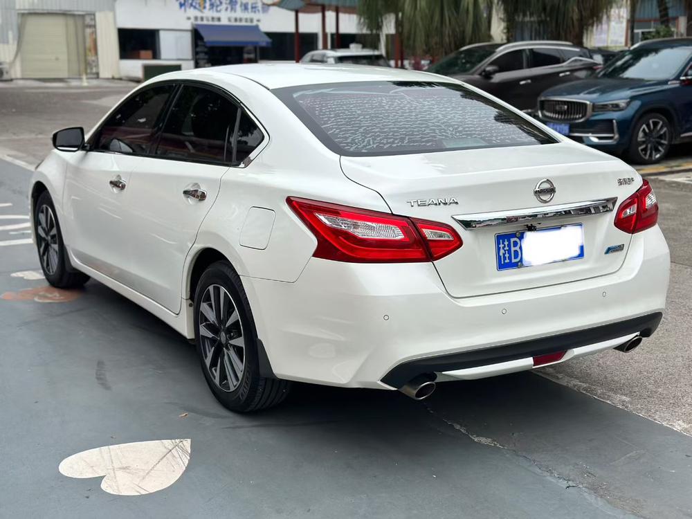 Nissan Teana