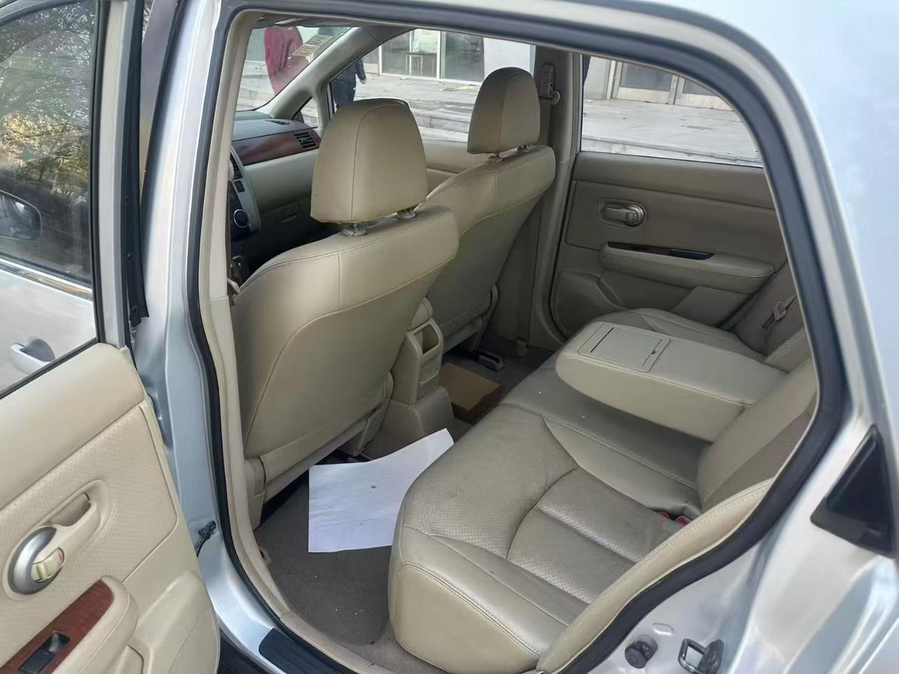Nissan Tiida