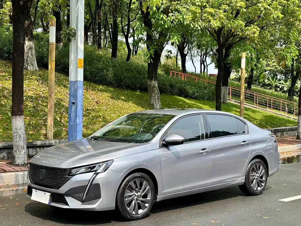 Peugeot 408