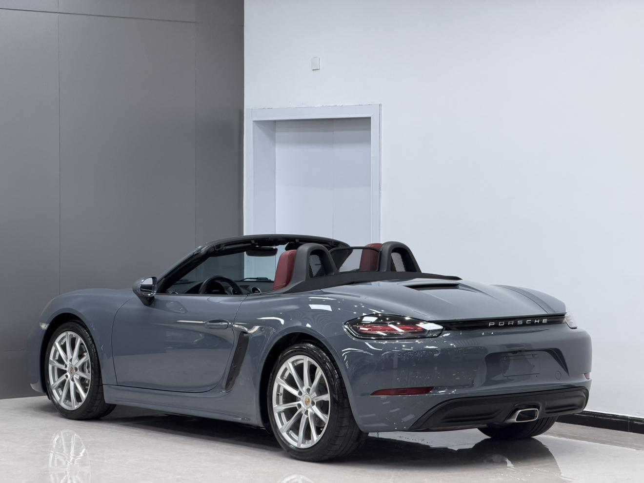 Porsche Porsche 718