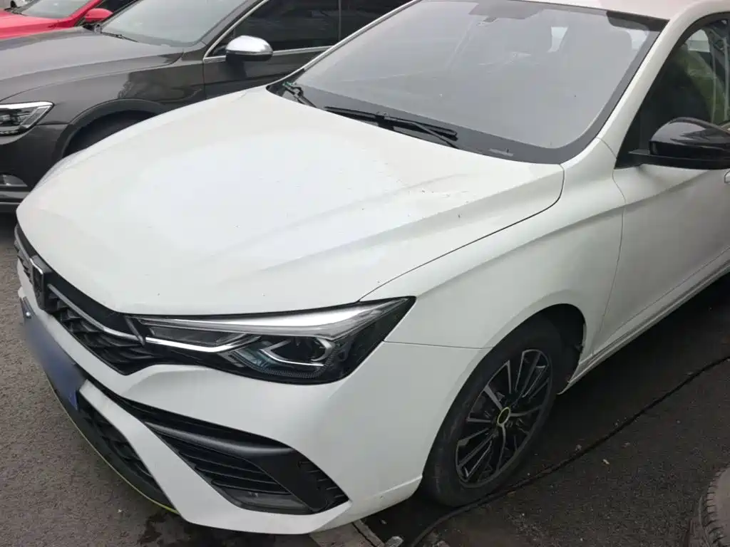 Roewe i5