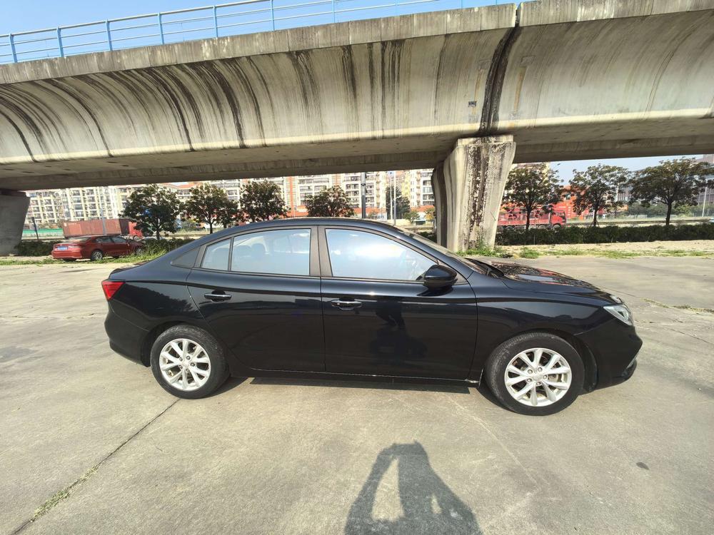 Roewe Roewe i5