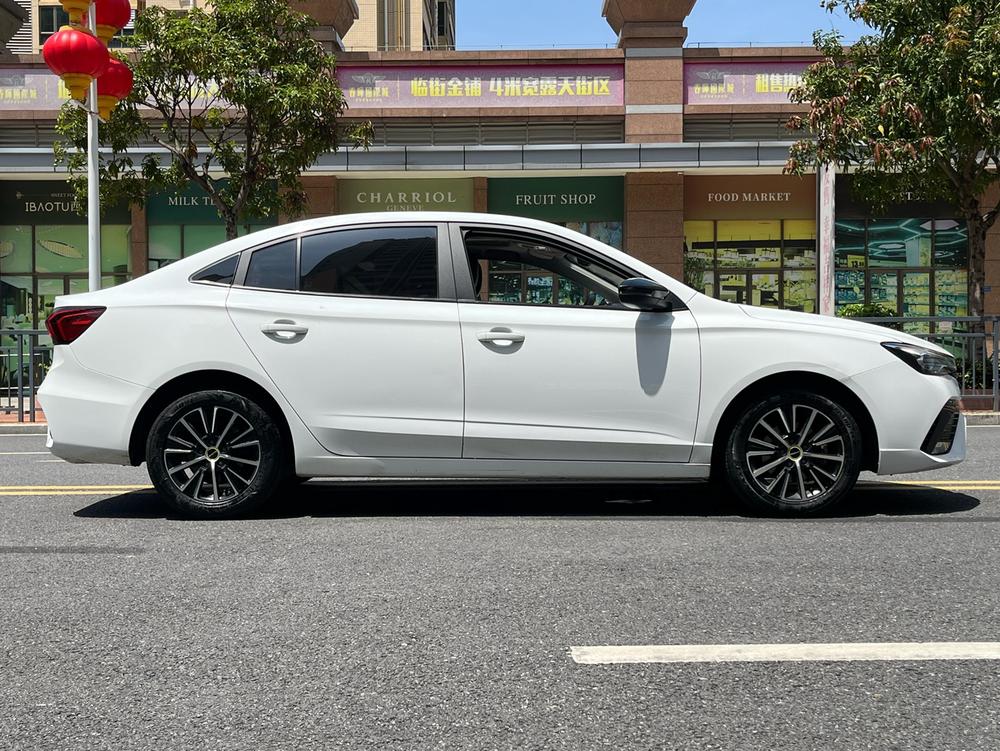 Roewe Roewe i5