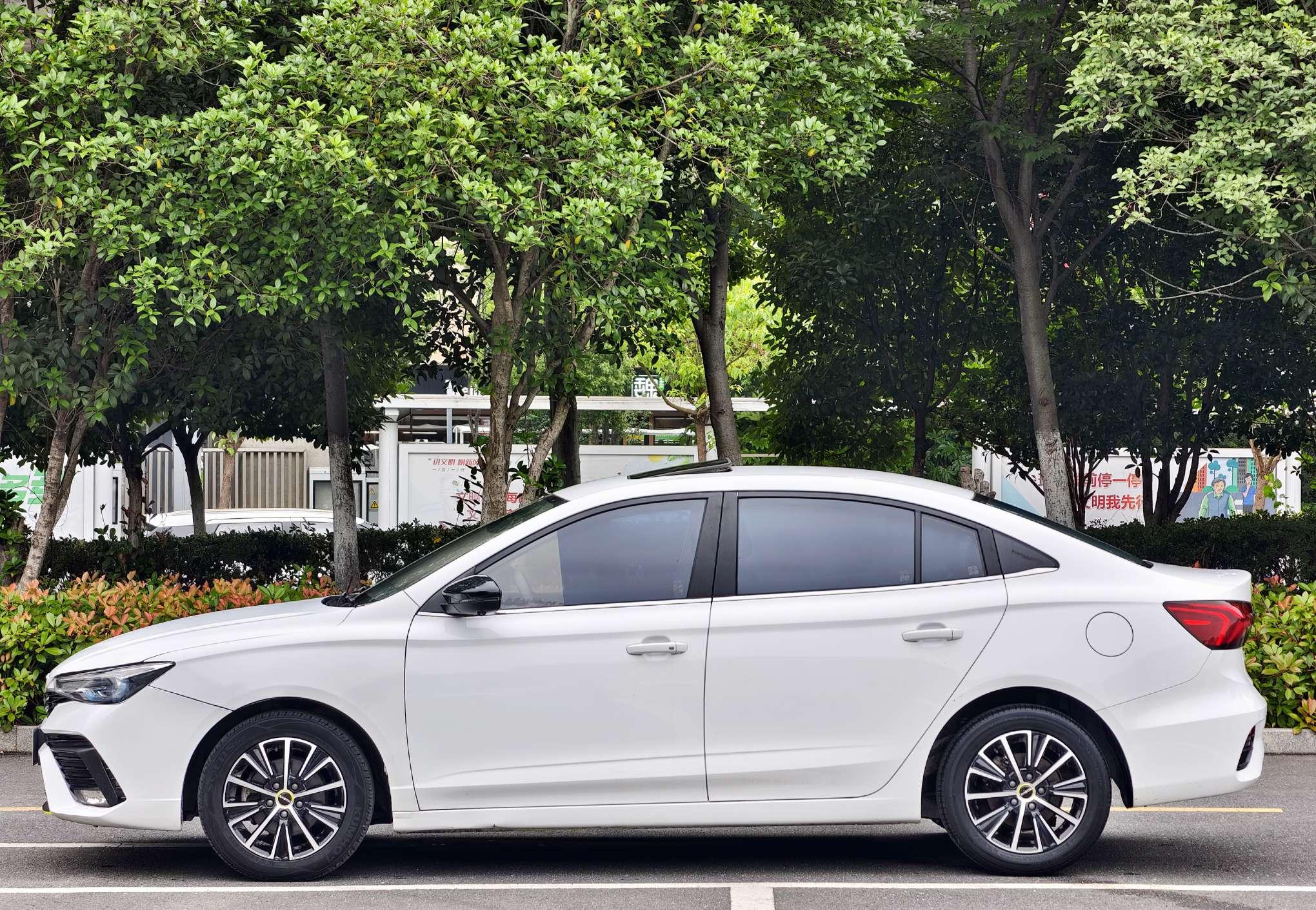 Roewe Roewe i5