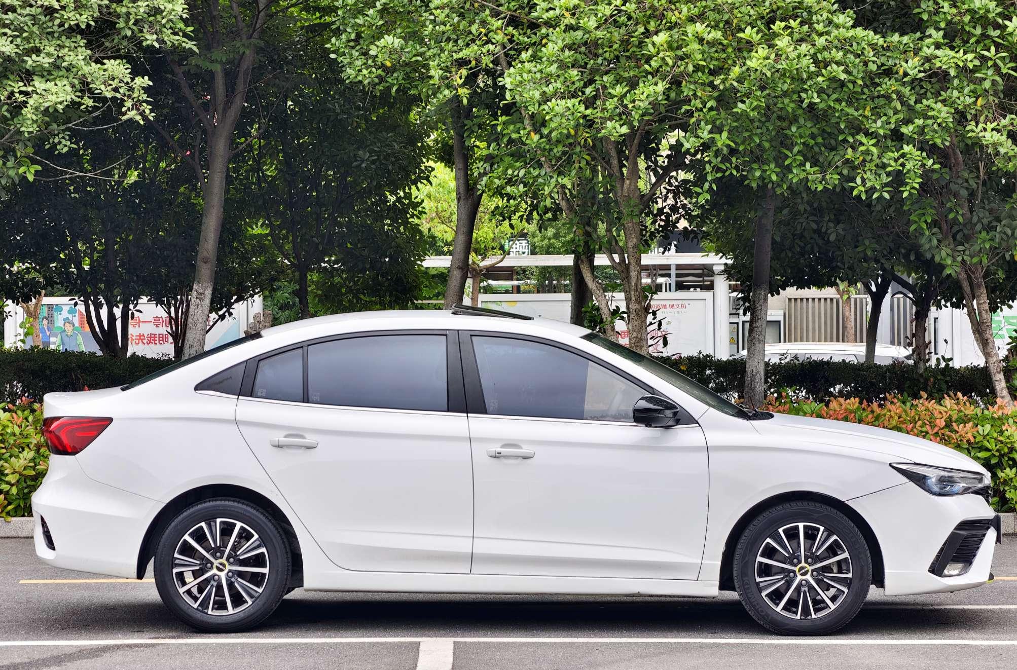 Roewe Roewe i5
