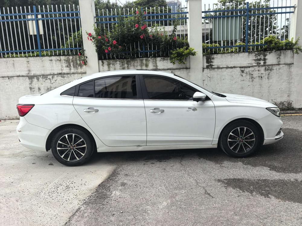 Roewe Roewe i5