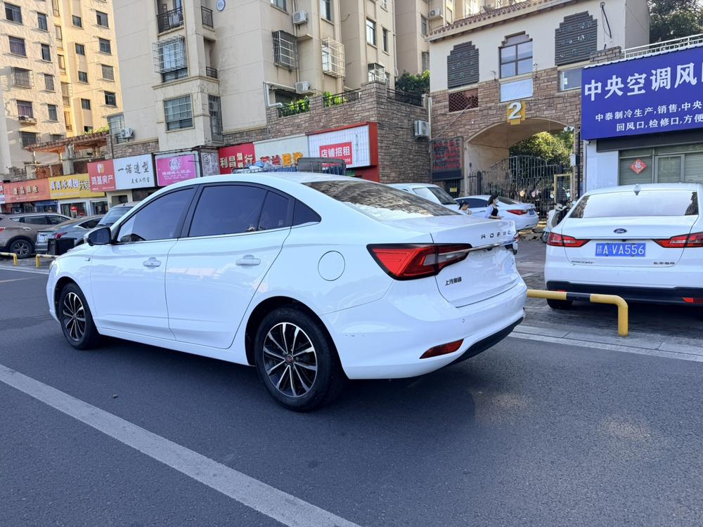 Roewe Roewe i5