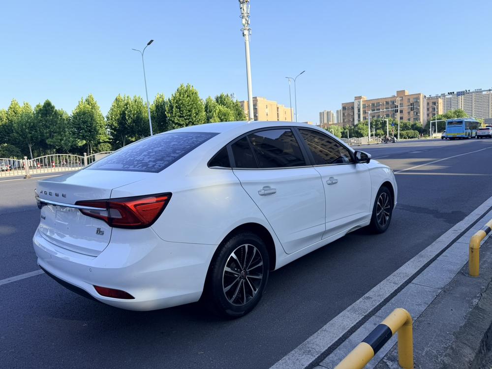 Roewe Roewe i5