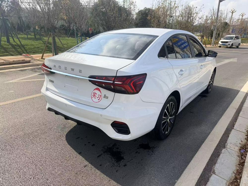 Roewe Roewe i5