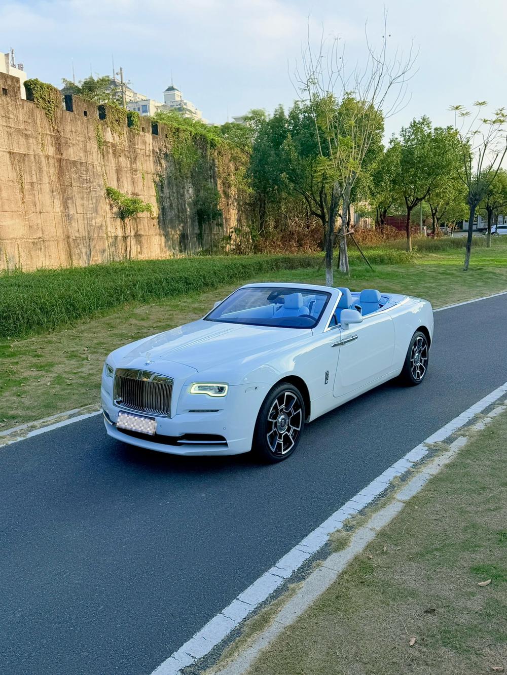 Rolls-Royce Dawn
